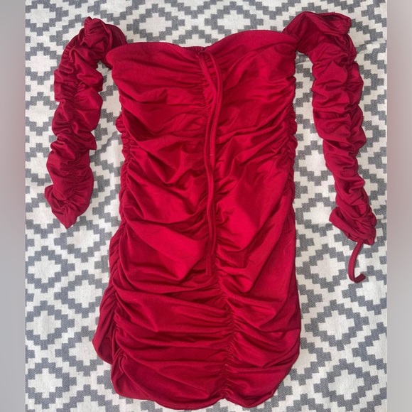 STRETCHY RED OFF-THE-SHOULDER DRESS - Picture 2 of 2